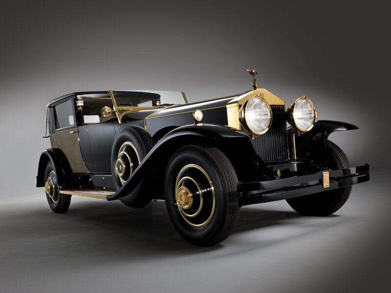 Black Vintage Rolls-Royce — Dramatic