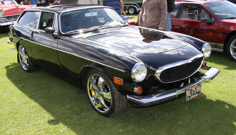 Black Vintage Station Wagon — Calm