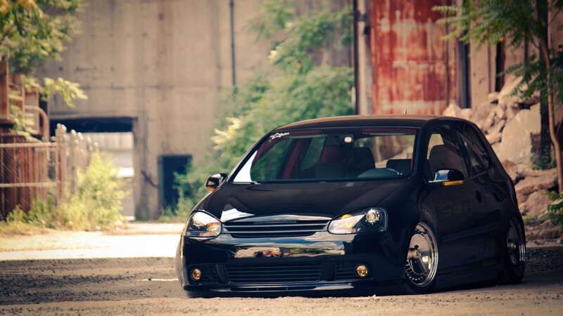 black volkswagen golf mk5
