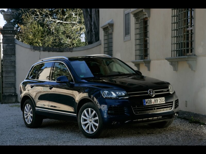 Black Volkswagen Touareg Hybrid