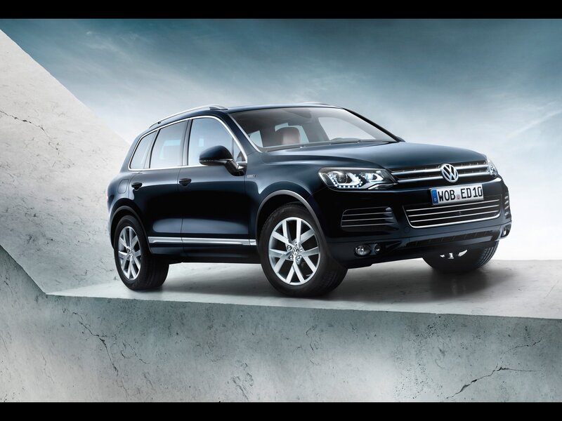 Black Volkswagen Touareg SUV