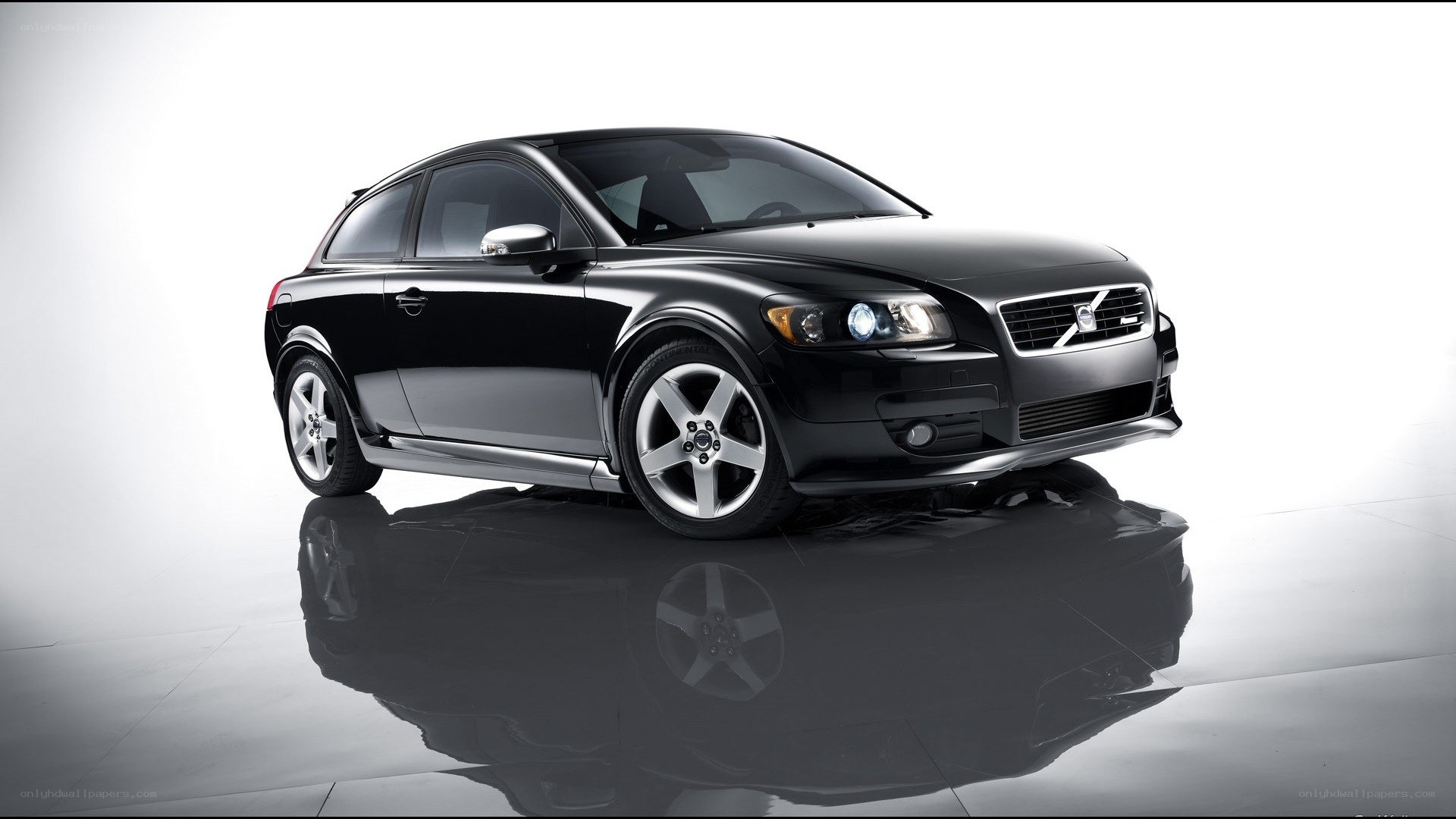 black volvo c30 car