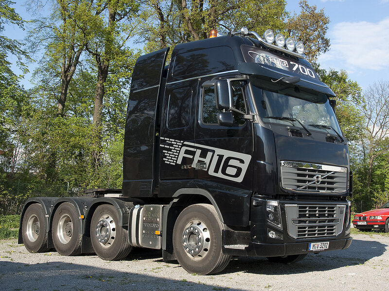 Black Volvo Fh16 Truck