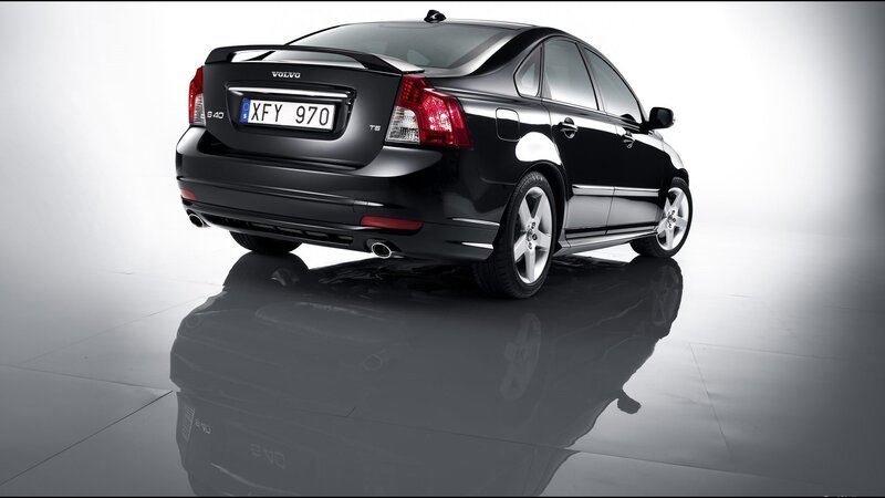 black volvo s40 sedan