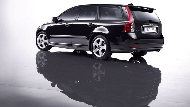Black Volvo V50 — Neutral