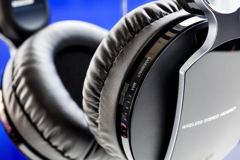 Black Wireless Headphones — Neutral