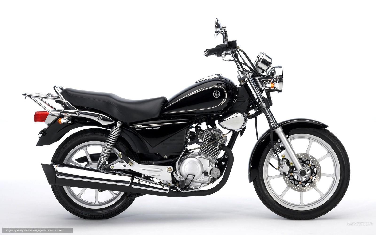 black yamaha motorcycle