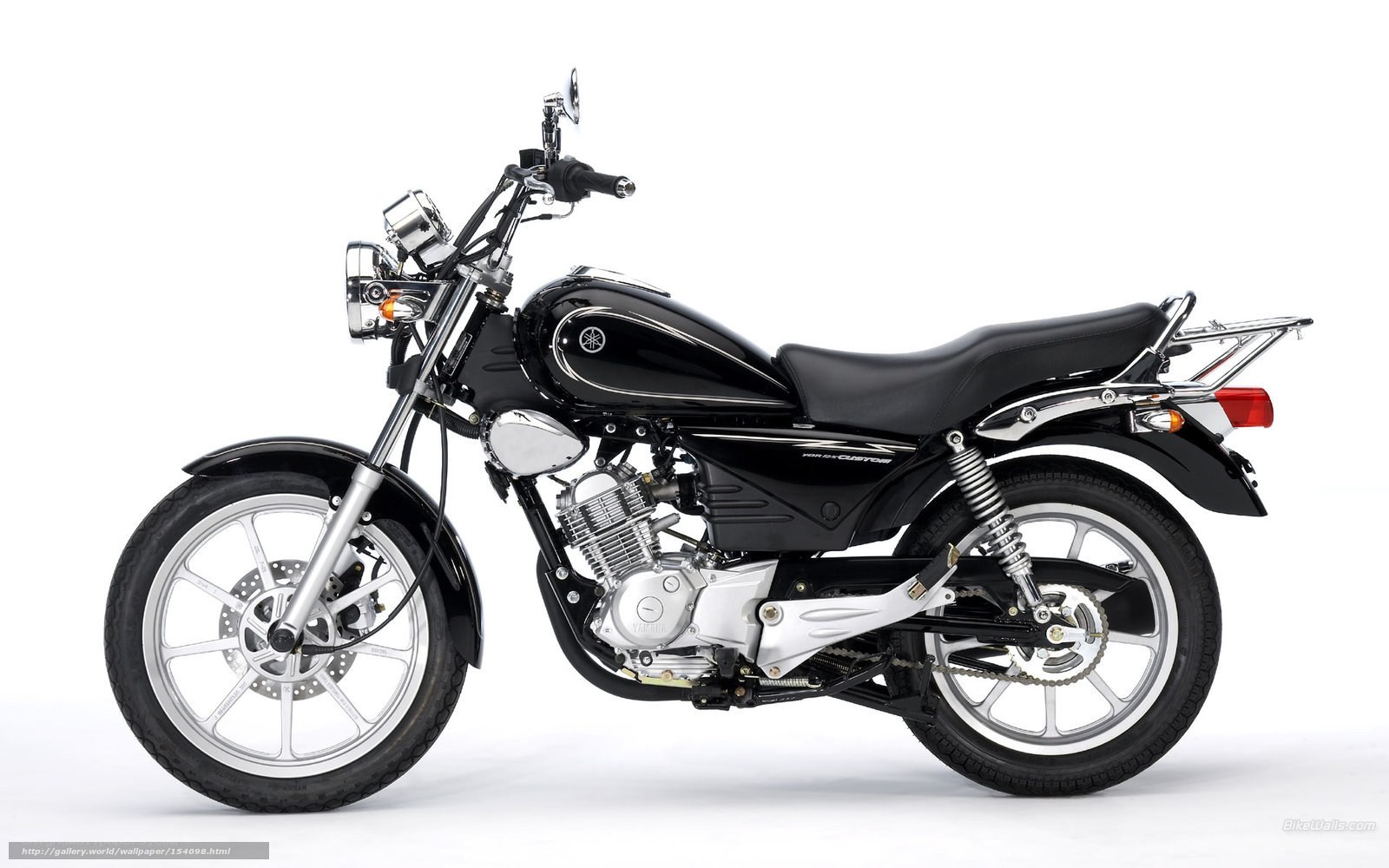 black yamaha motorcycle