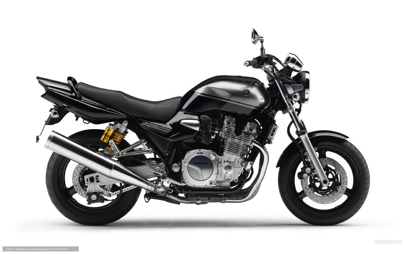 black yamaha motorcycle