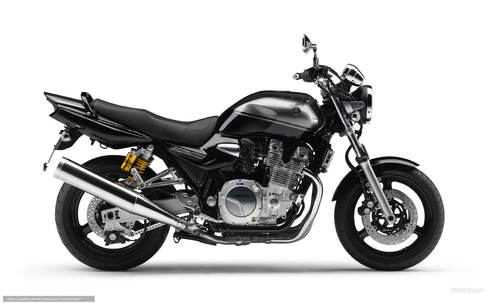 black yamaha motorcycle