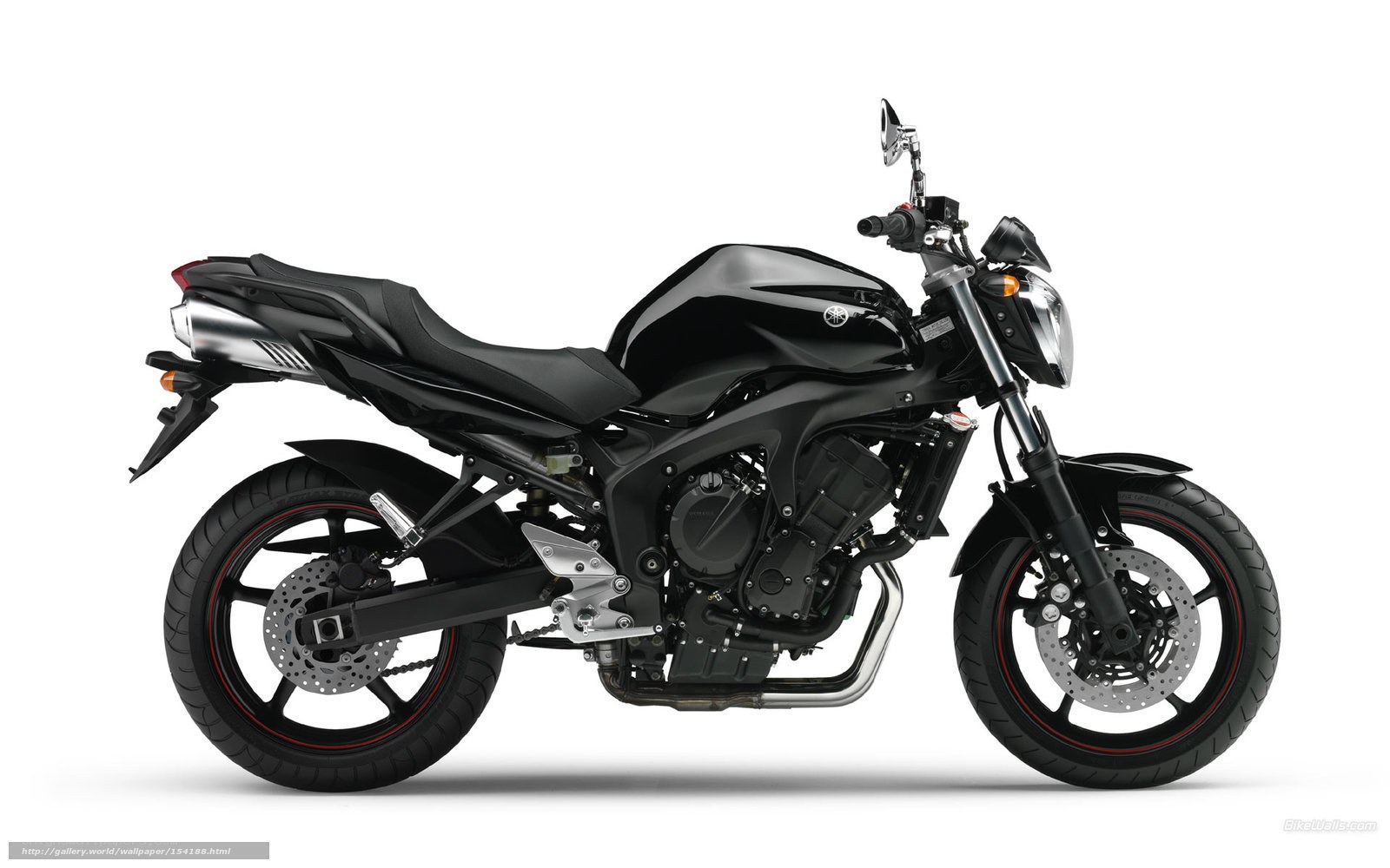black yamaha motorcycle