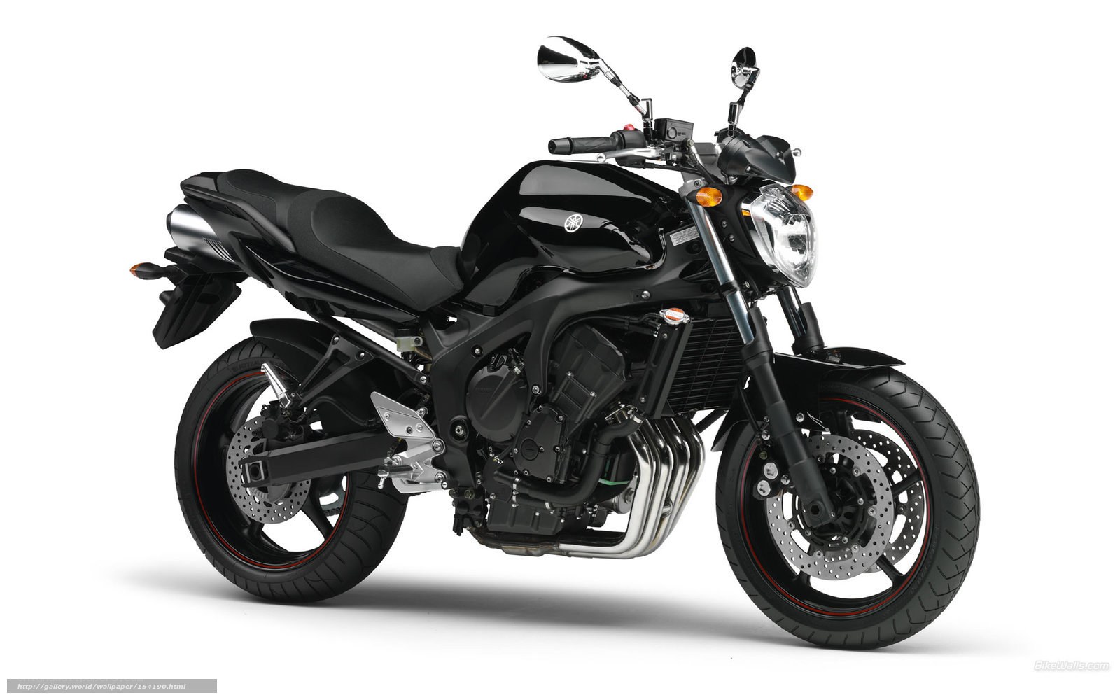 black yamaha motorcycle