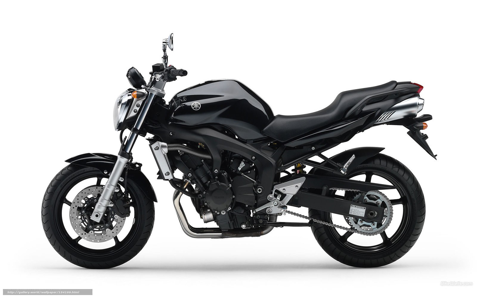 black yamaha motorcycle