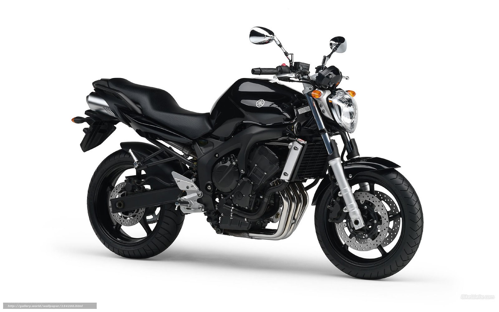 black yamaha motorcycle