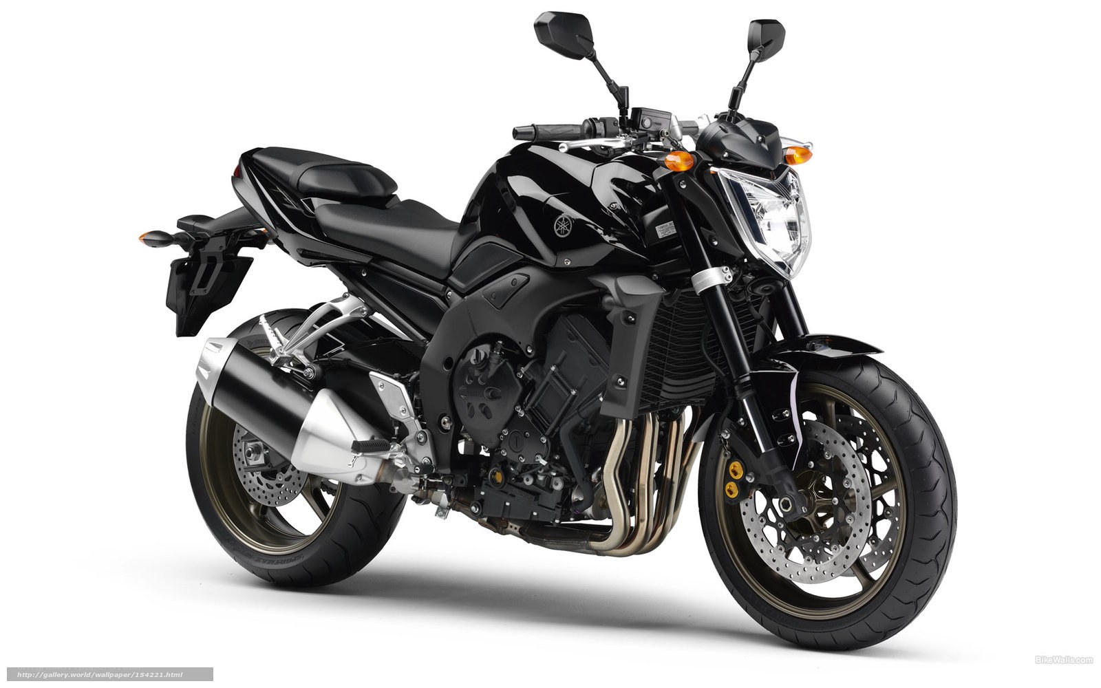 black yamaha motorcycle