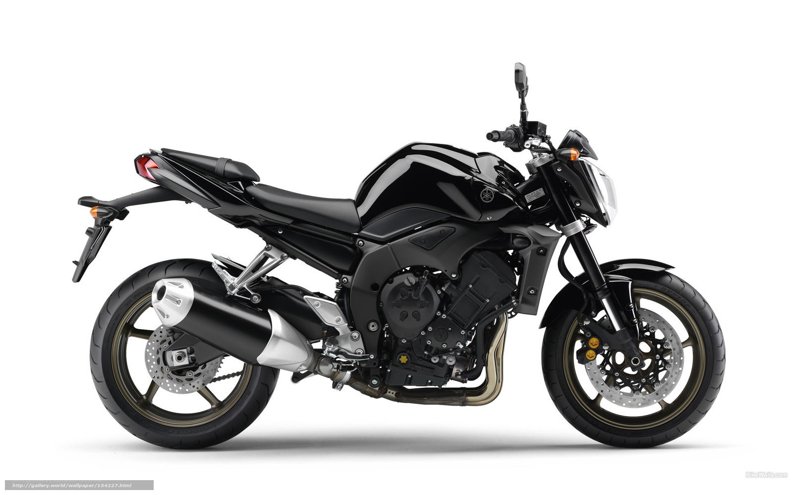 black yamaha motorcycle
