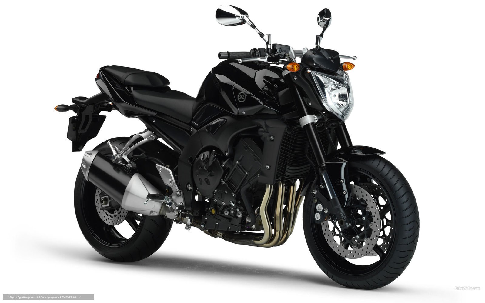 black yamaha motorcycle