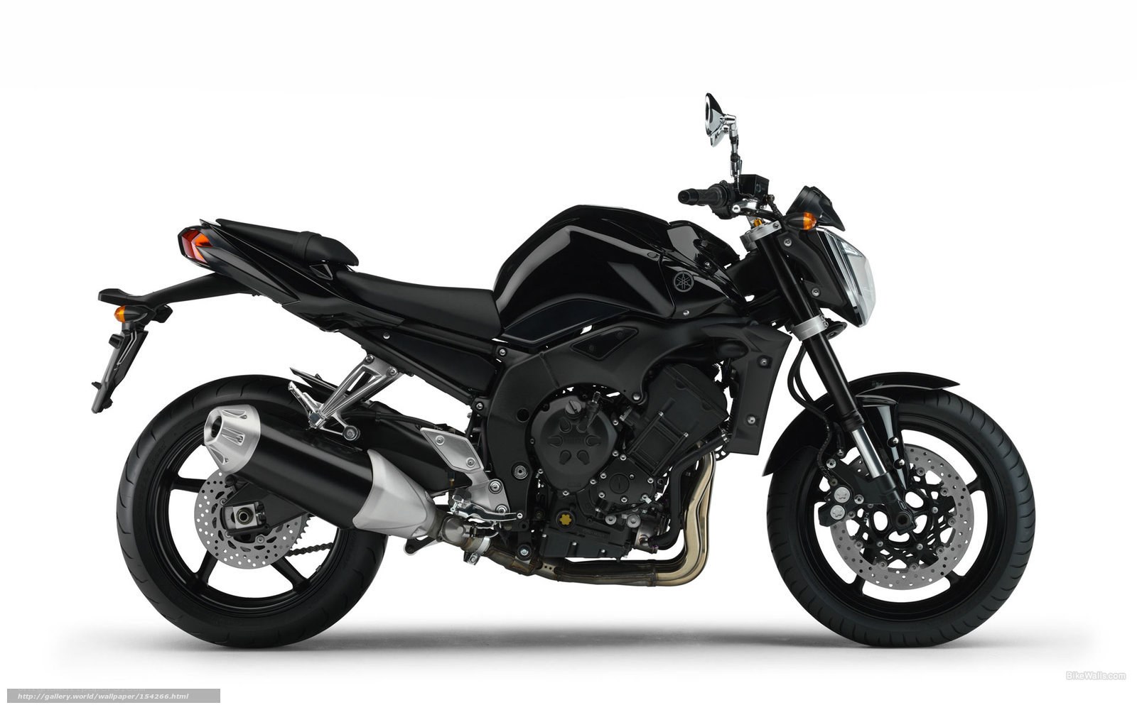 black yamaha motorcycle