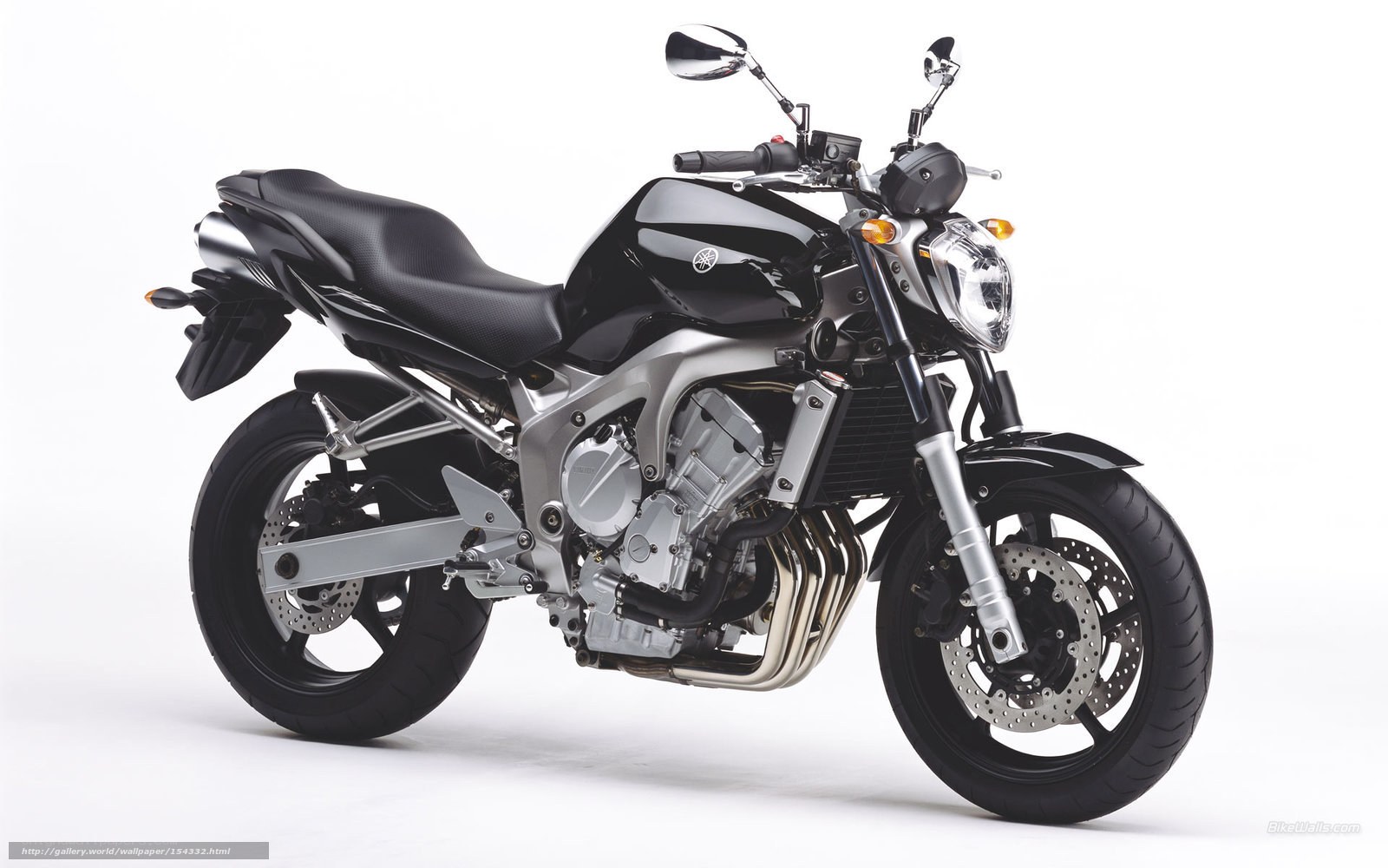 black yamaha motorcycle
