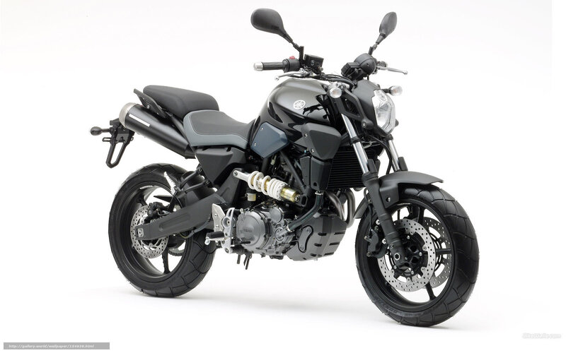 black yamaha motorcycle