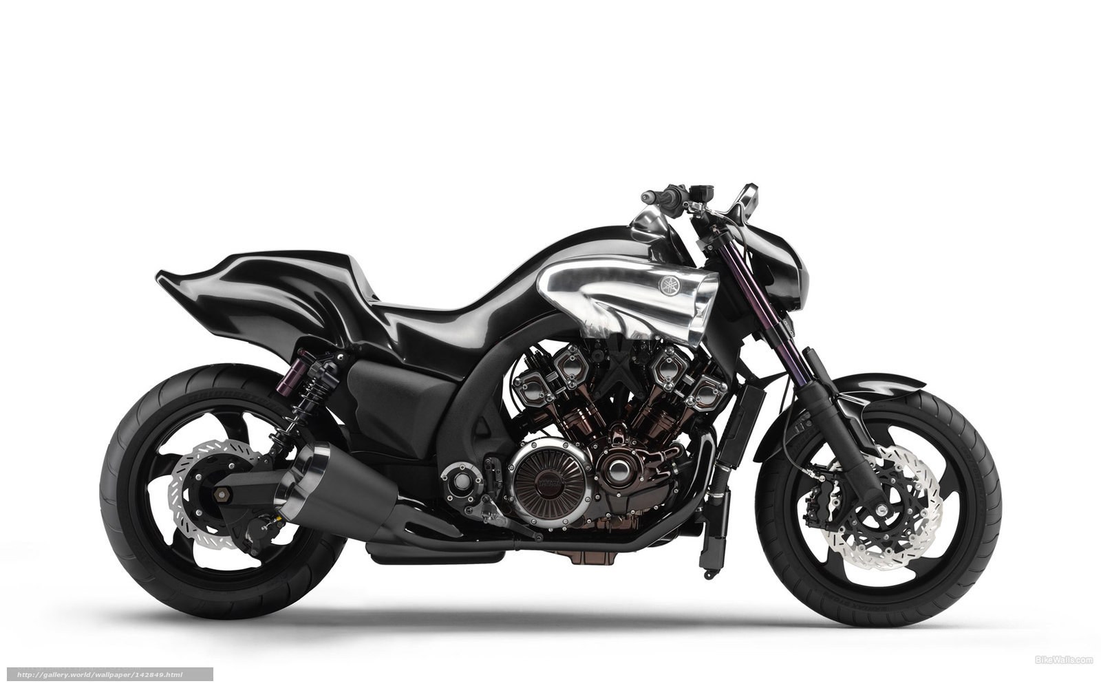 black yamaha motorcycle