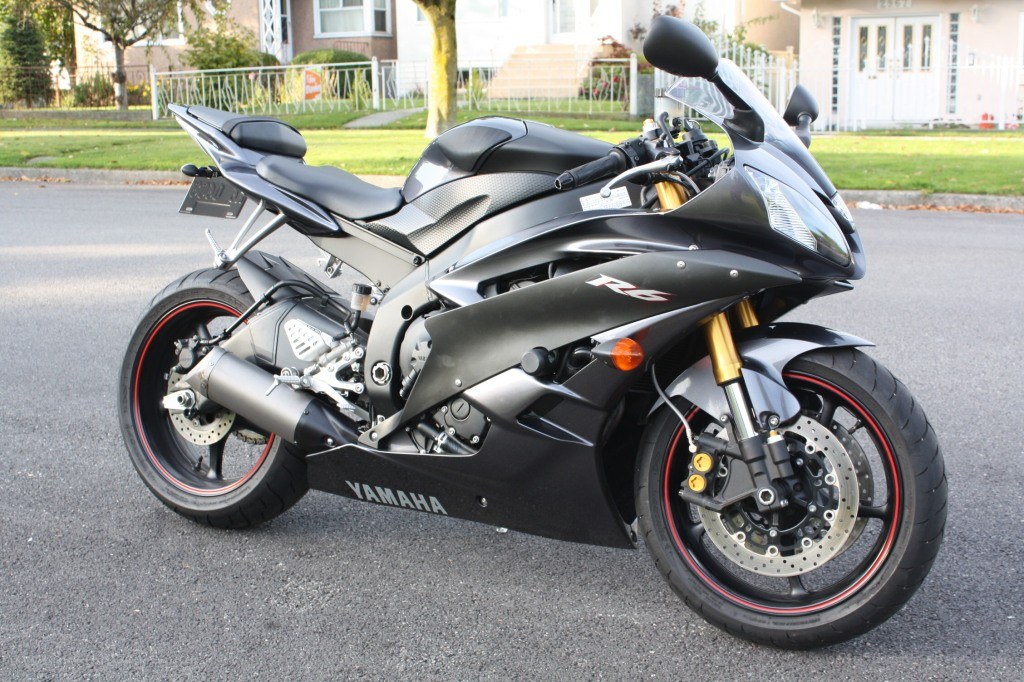 Black Yamaha R6 motorcycle