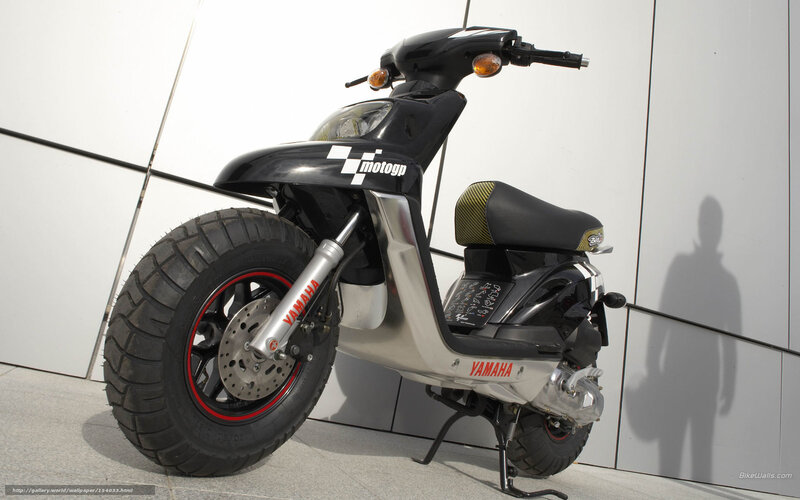 Black Yamaha Scooter — Neutral, Afternoon