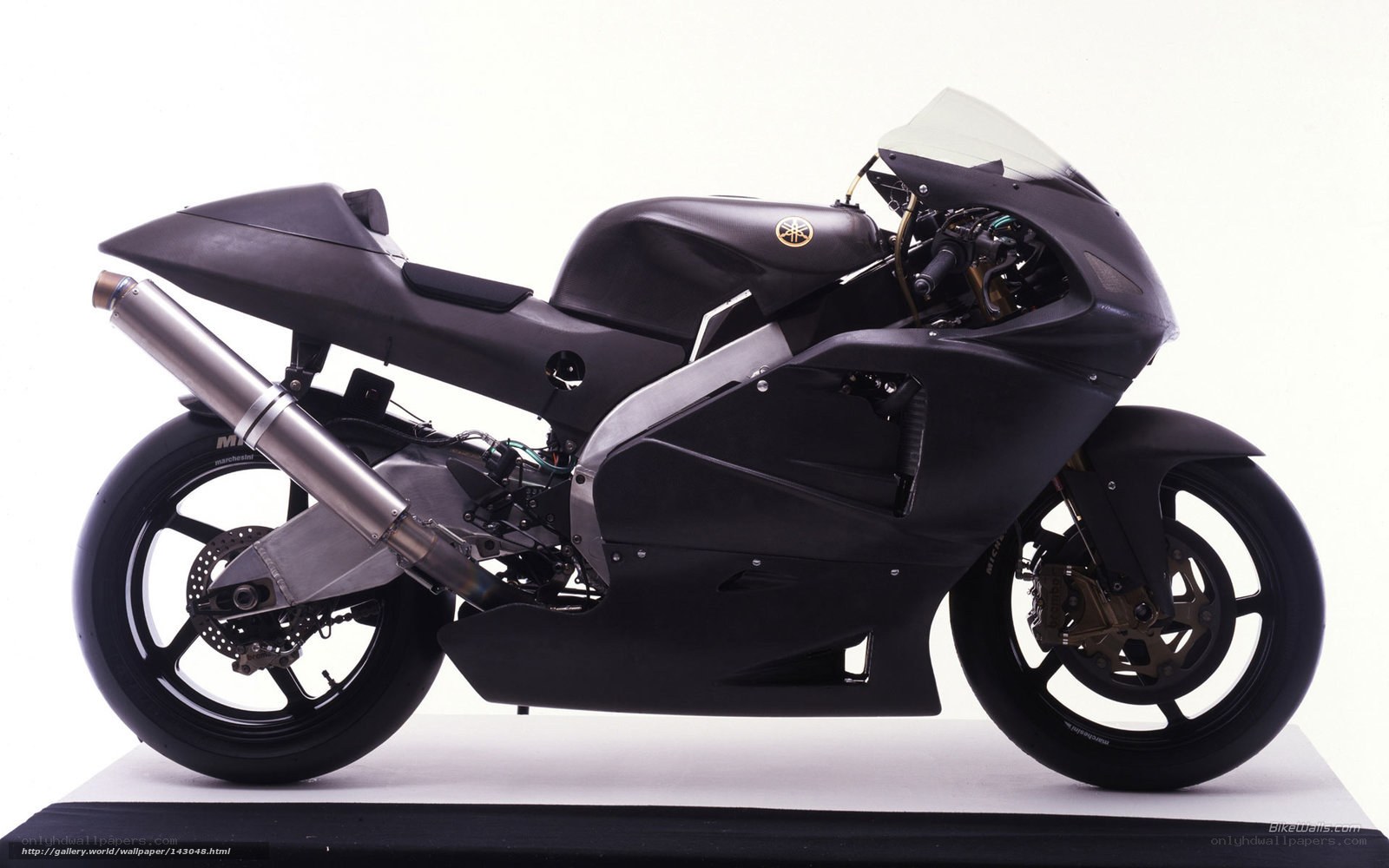 black yamaha sport motorcycle