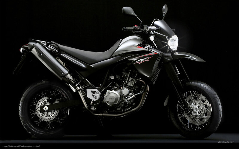 black yamaha xt660r motorcycle