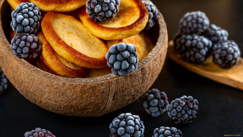 Blackberries with Pancakes