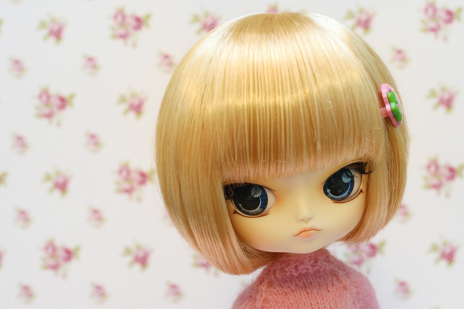 blonde bob doll with blue eyes