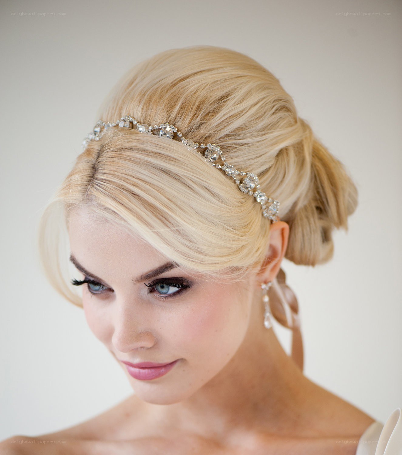 blonde bride with tiara