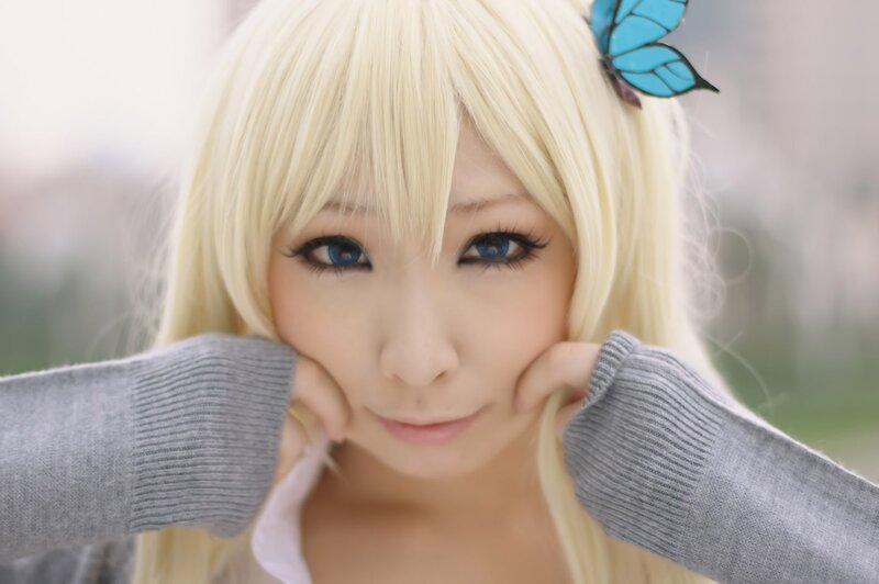 blonde cosplayer with blue eyes