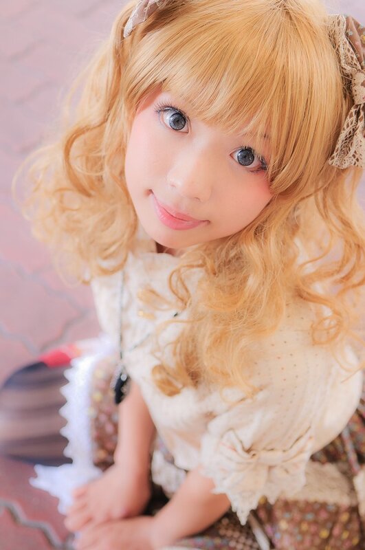 blonde girl in lolita dress