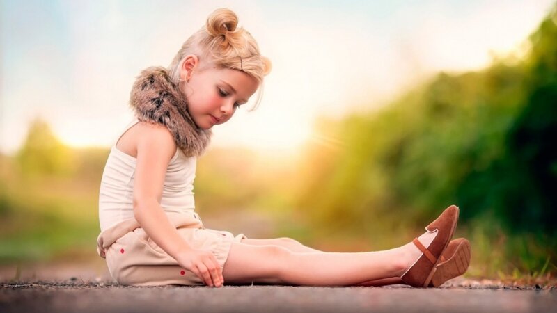 Blonde Girl Sitting — Beige