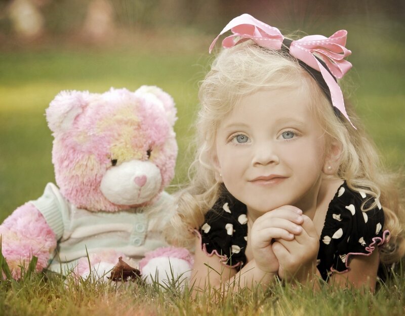 Blonde Girl with Teddy Bear — Green