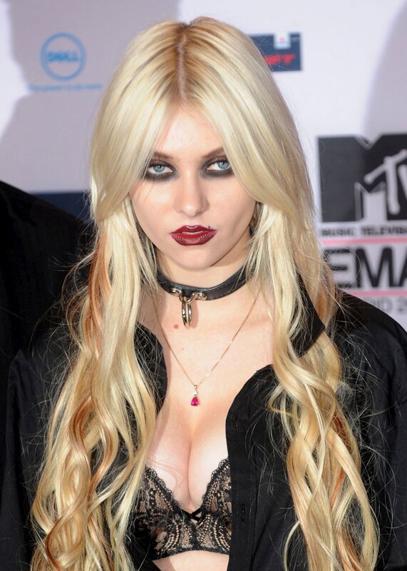 blonde woman at mtv event