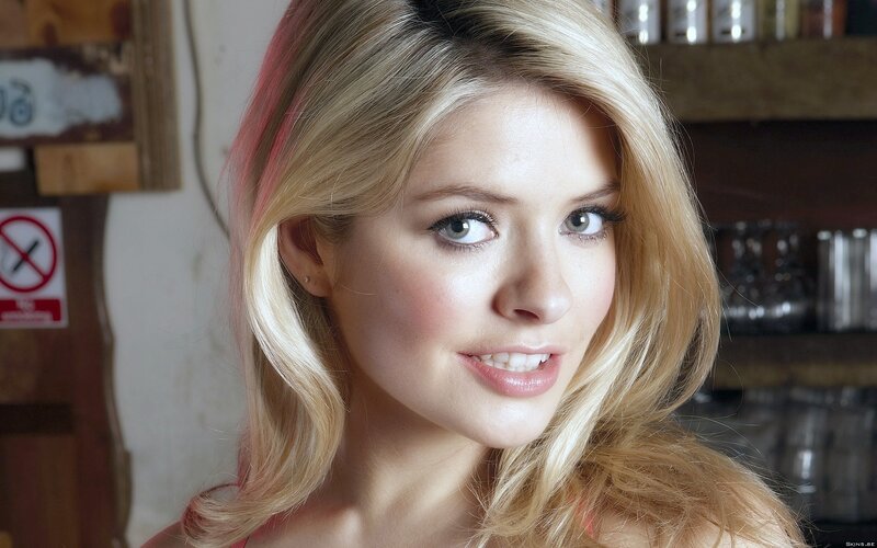 blonde woman in cafe