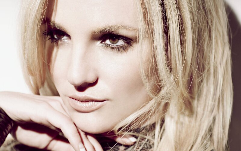 Blonde Woman in Portrait — Dramatic, Photograph
