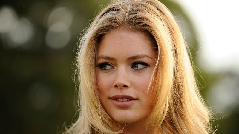 Blonde Woman in Profile — Neutral, Afternoon