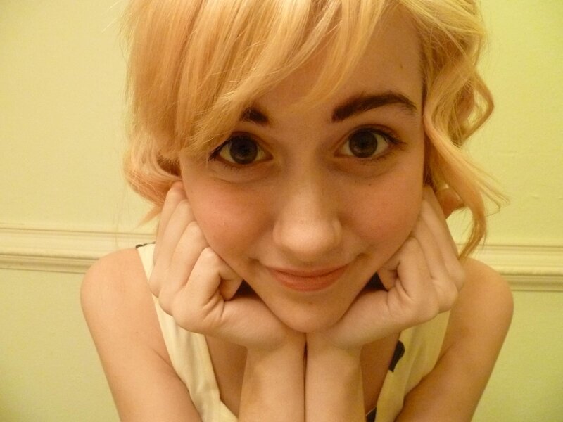 Blonde Woman Posing — Yellow