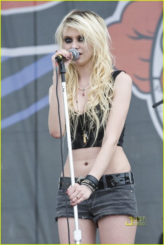 Blonde Woman Singing — Black, Energetic, Afternoon, Photograph