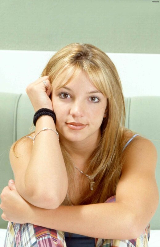 Blonde Woman Sitting — Brown, Neutral
