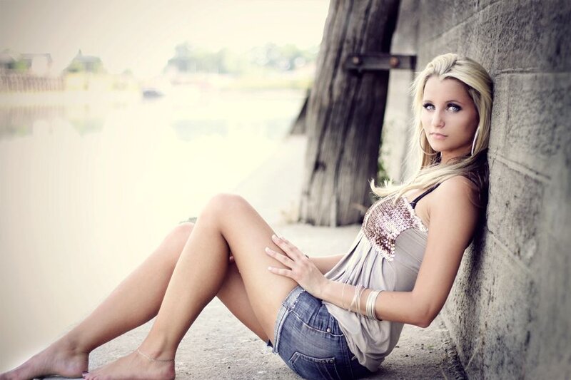 Blonde Woman Sitting — Gray