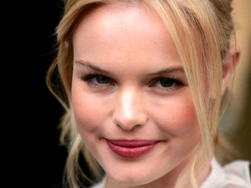 Blonde Woman Smiling — Neutral, Photograph, Smile, Eyes