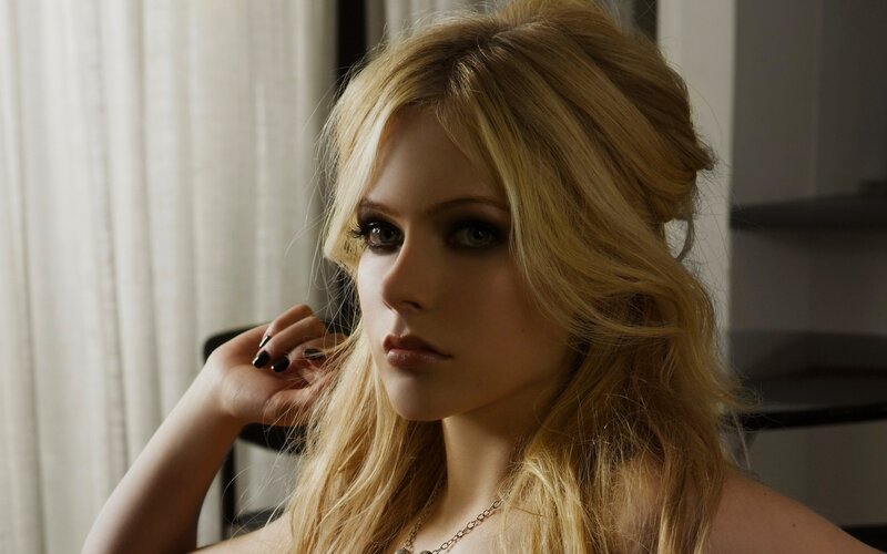 Blonde Woman with Dark Makeup — Dramatic