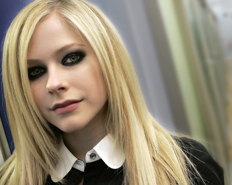 Blonde Woman with Dark Makeup — Neutral