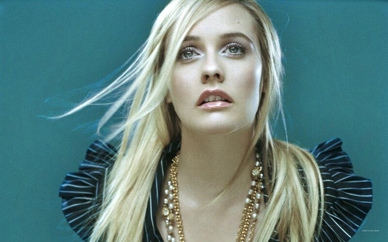 blonde woman with gold necklace