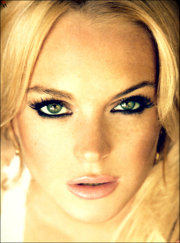 Blonde Woman with Green Eyes — Intense, Photograph, Makeup
