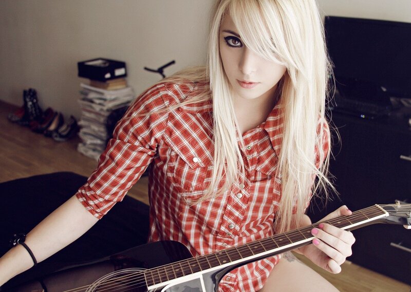 Blonde Woman with Guitar — Red, Intense